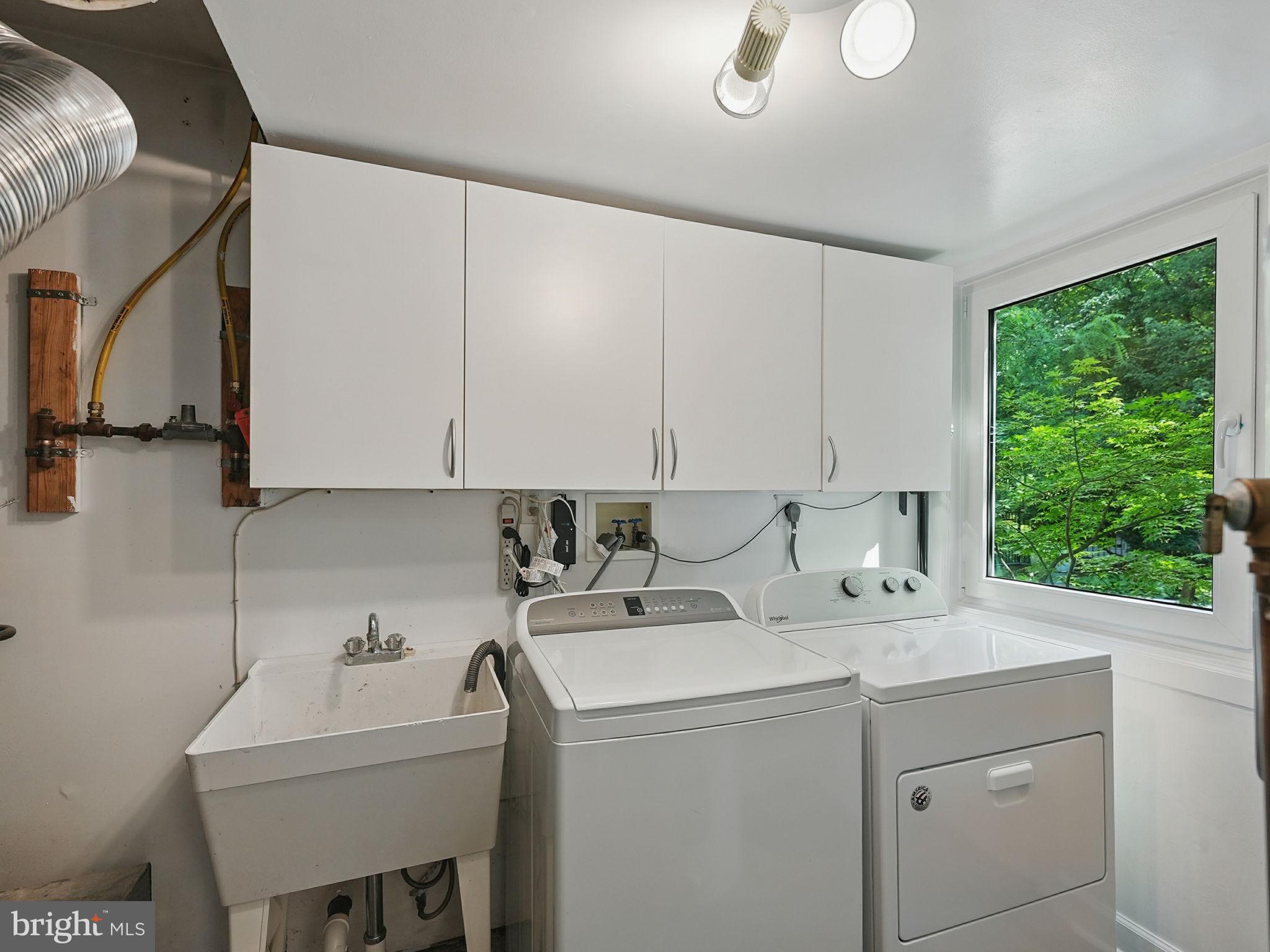 11817 Blue Spruce Road Reston, VA 20191 - Photo 60 of 62 Laundry