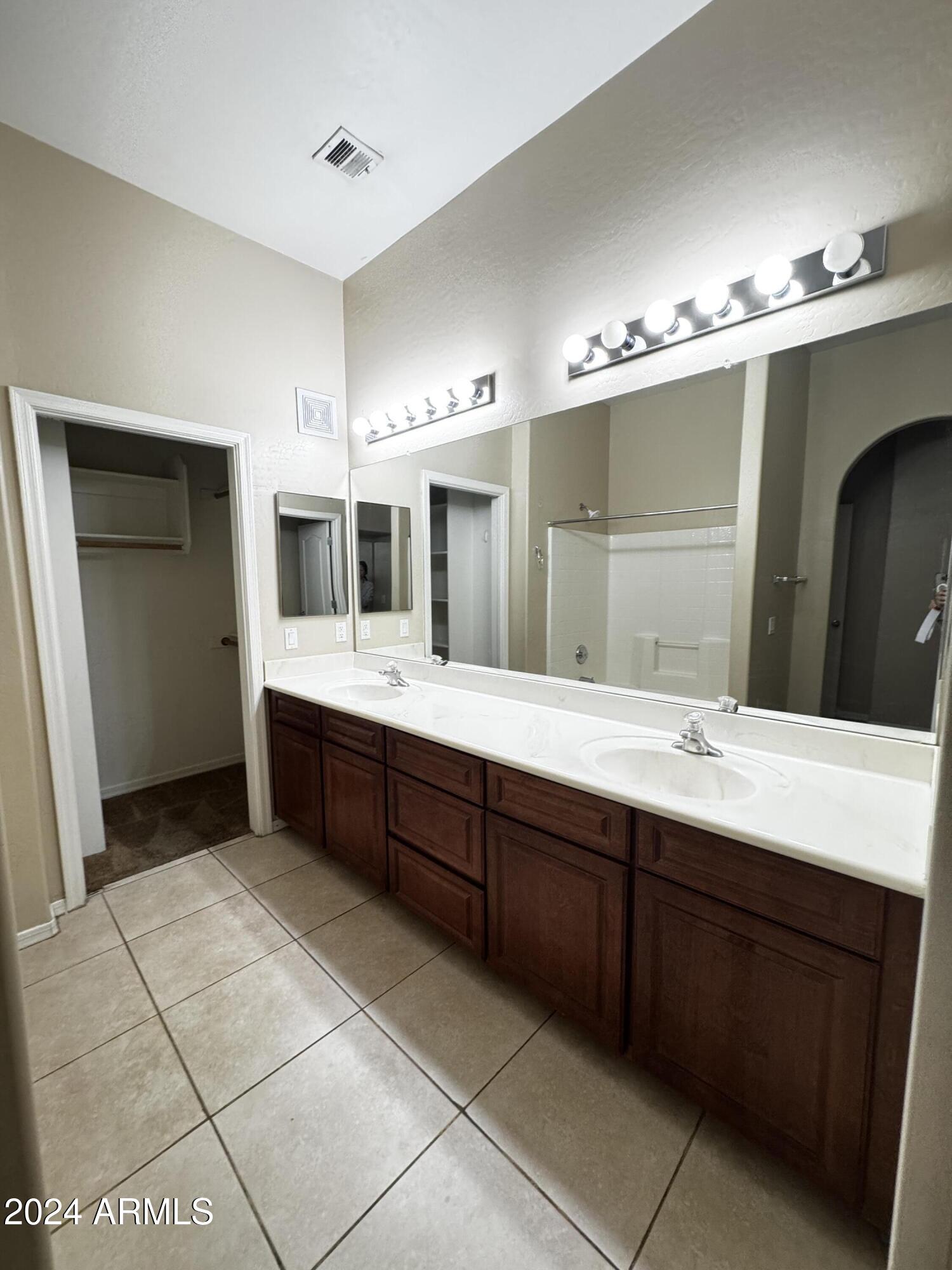 7528 North 19th Avenue, Unit 9 Phoenix, AZ 85021 - Photo 5 of 12 a bathroom with a double vanity sink mirror and bathtub