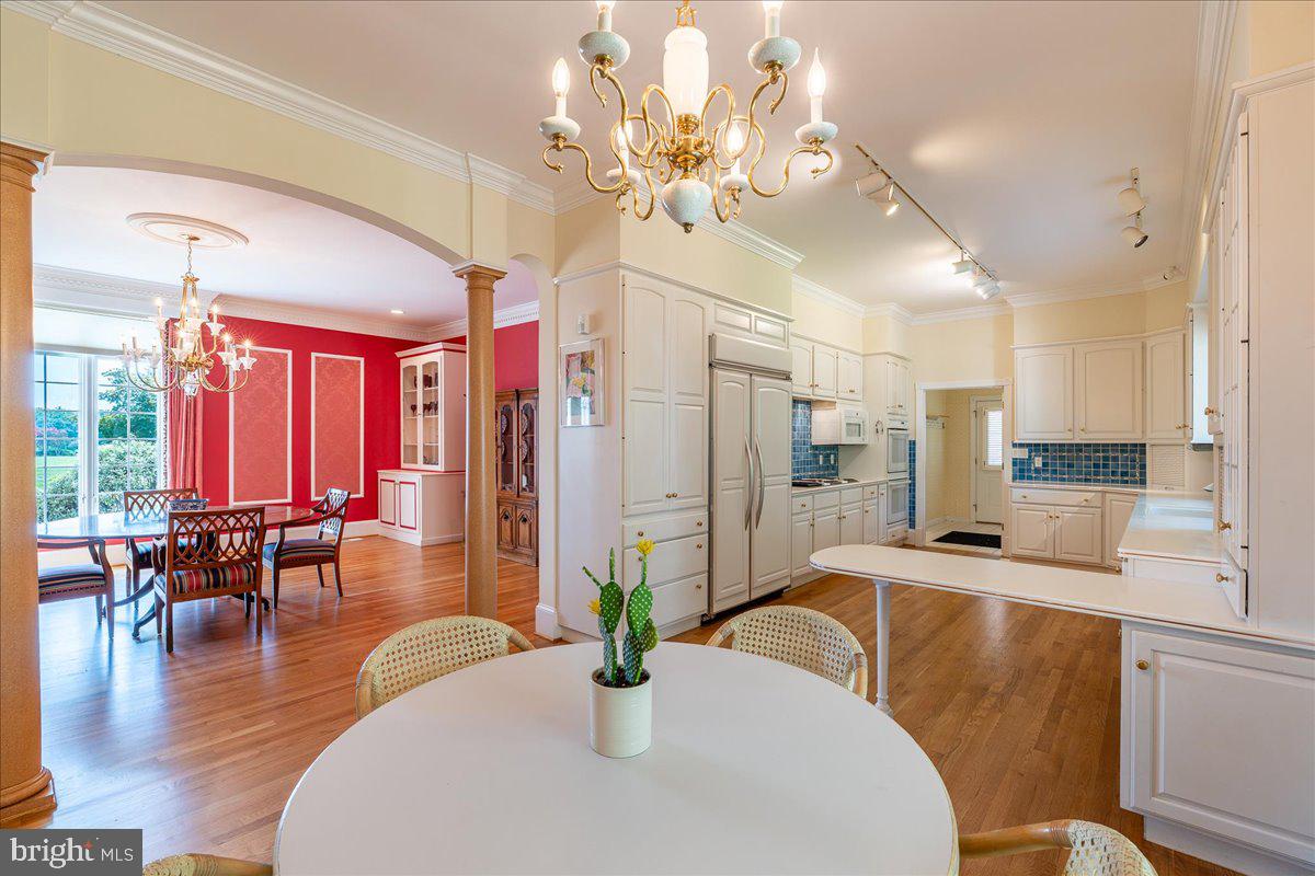 15497 Ridge Road King George, VA 22485 - Photo 23 of 108 Large eat in Kitchen
