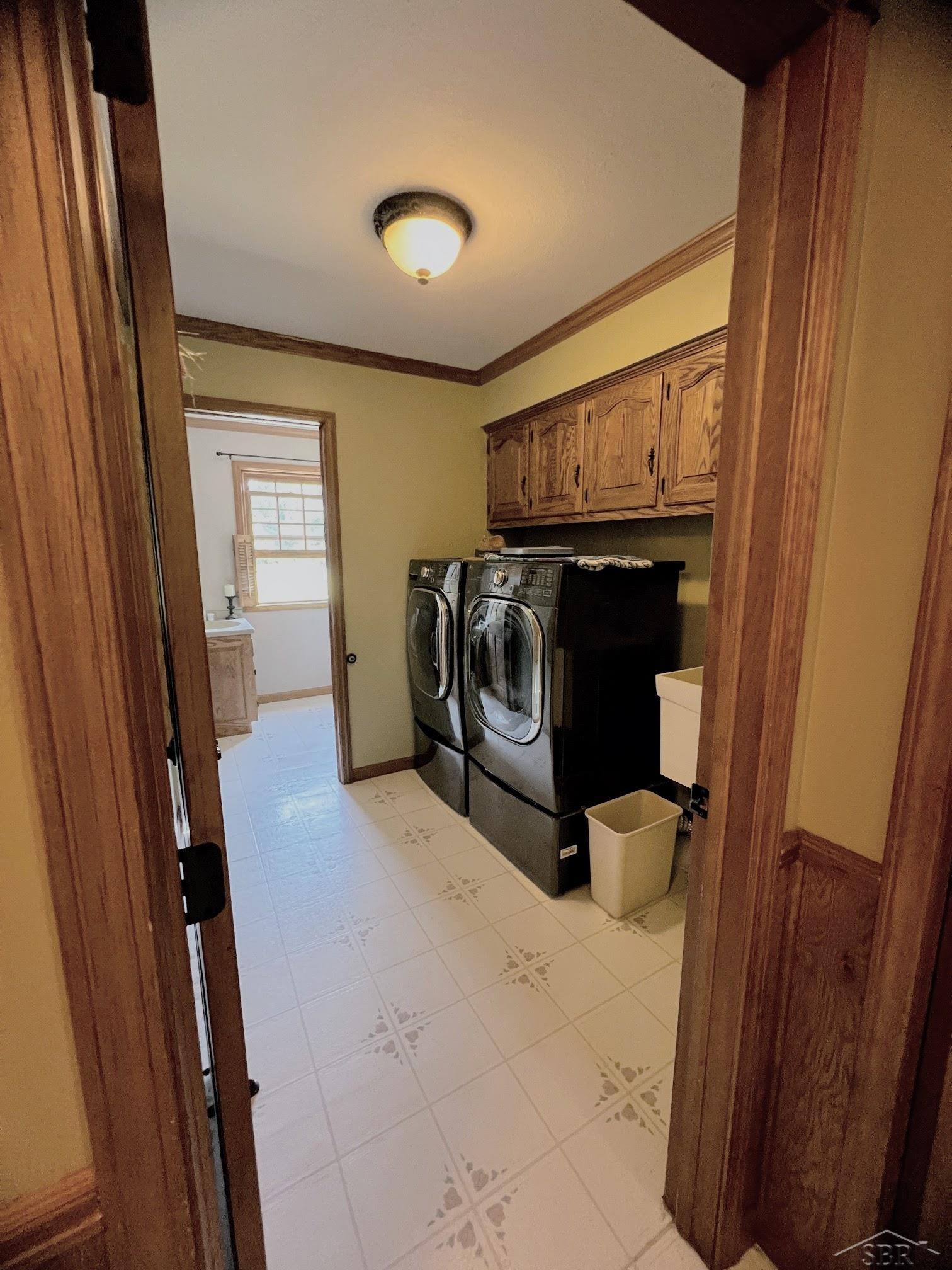 3841 Hackett Road Saginaw, MI 48603 - Photo 18 of 44 Main Floor Laundry Room
