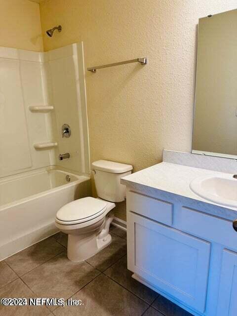 59 Sunnyvale Street St. Augustine, FL 32095 - Photo 5 of 22 a bathroom with a toilet a sink and shower