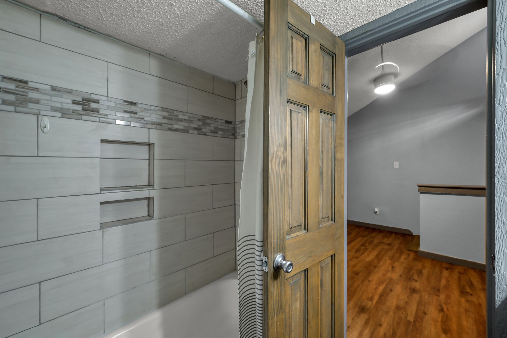 12900 Walden Road, Unit 216B Montgomery, TX 77356 - Photo 16 of 24 Upstairs Second Bathrom