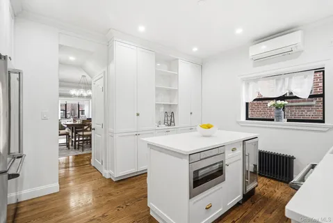 $1,099,998 | 1163 Rhinelander Avenue | Morris Park