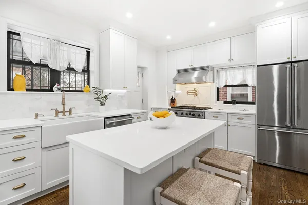 $1,099,998 | 1163 Rhinelander Avenue | Morris Park