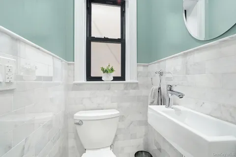 $1,099,998 | 1163 Rhinelander Avenue | Morris Park