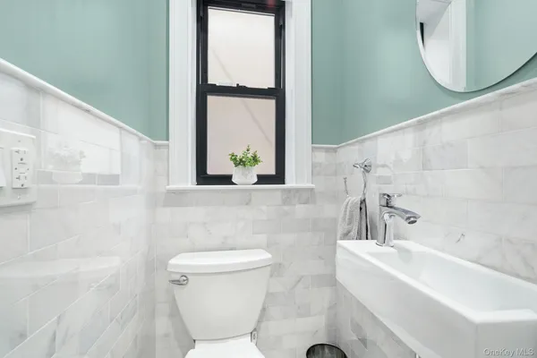 $1,099,998 | 1163 Rhinelander Avenue | Morris Park