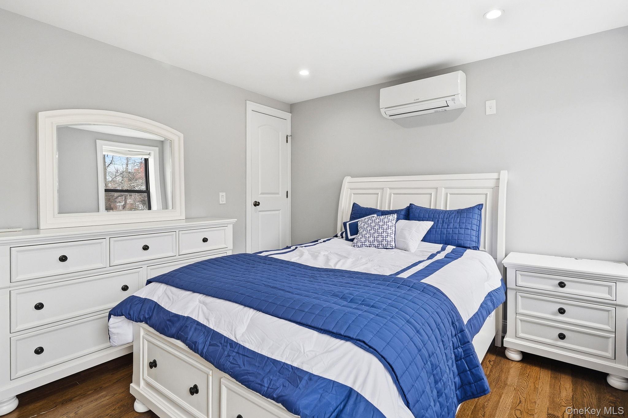 1163 Rhinelander Avenue Bronx, NY 10461 - Photo 18 of 45