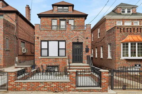 $1,099,998 | 1163 Rhinelander Avenue | Morris Park
