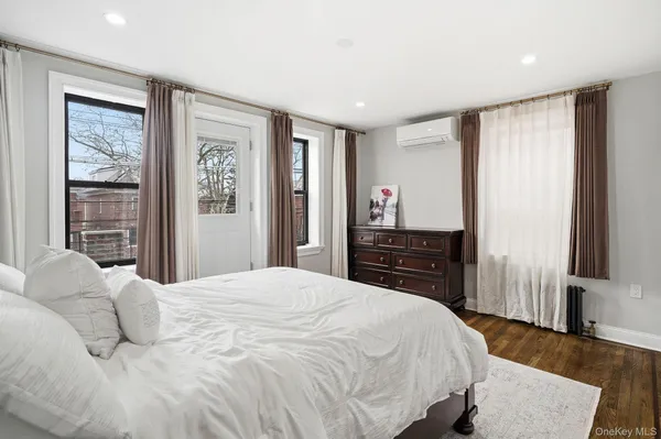 $1,099,998 | 1163 Rhinelander Avenue | Morris Park