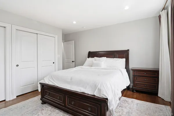 $1,099,998 | 1163 Rhinelander Avenue | Morris Park
