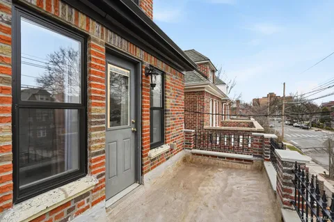 $1,149,000 | 1163 Rhinelander Avenue | Morris Park