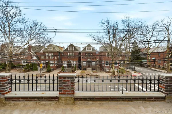 $1,099,998 | 1163 Rhinelander Avenue | Morris Park