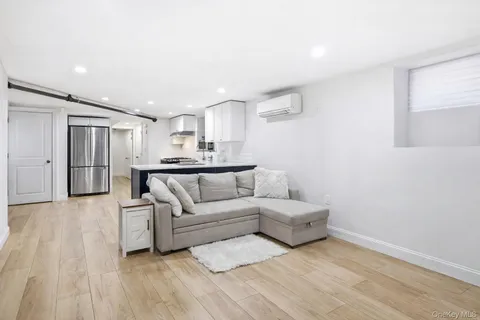 $1,099,998 | 1163 Rhinelander Avenue | Morris Park