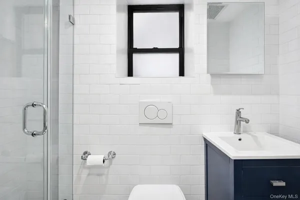 $1,099,998 | 1163 Rhinelander Avenue | Morris Park