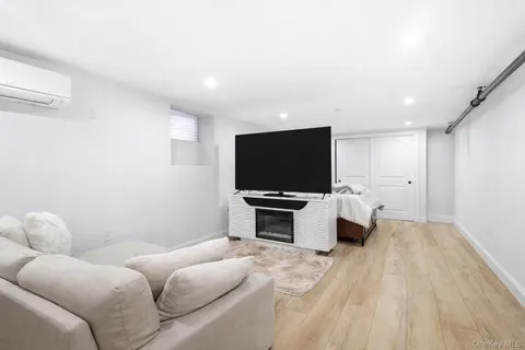 $1,099,998 | 1163 Rhinelander Avenue | Morris Park