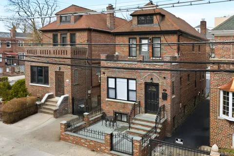 $1,149,000 | 1163 Rhinelander Avenue | Morris Park