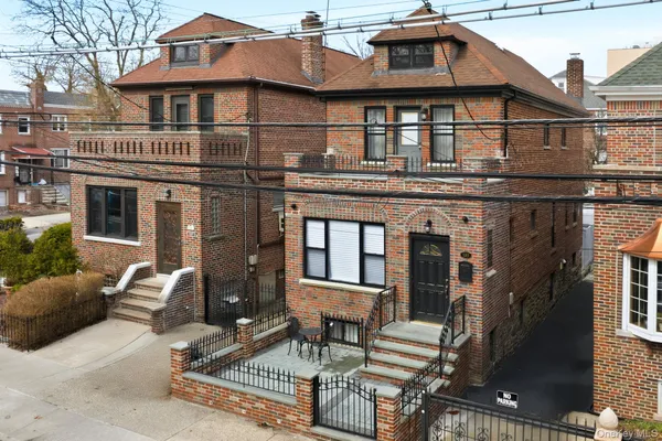 $1,099,998 | 1163 Rhinelander Avenue | Morris Park