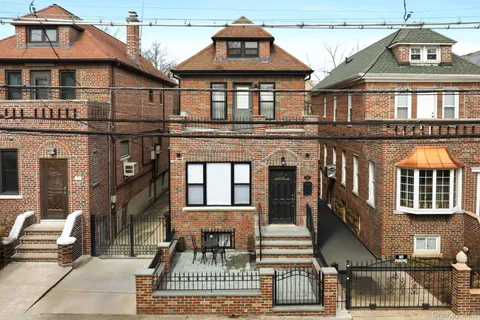 $1,149,000 | 1163 Rhinelander Avenue | Morris Park
