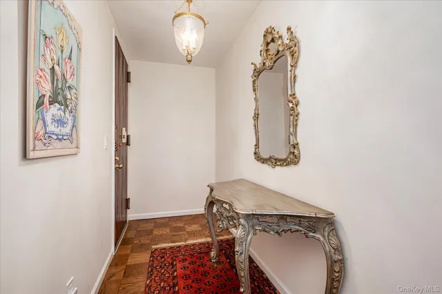 $899,000 | 20 Gilchrest Road, Unit 3D, Great Neck, NY 11021