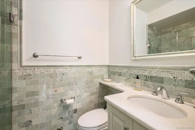 $899,000 | 20 Gilchrest Road, Unit 3D, Great Neck, NY 11021