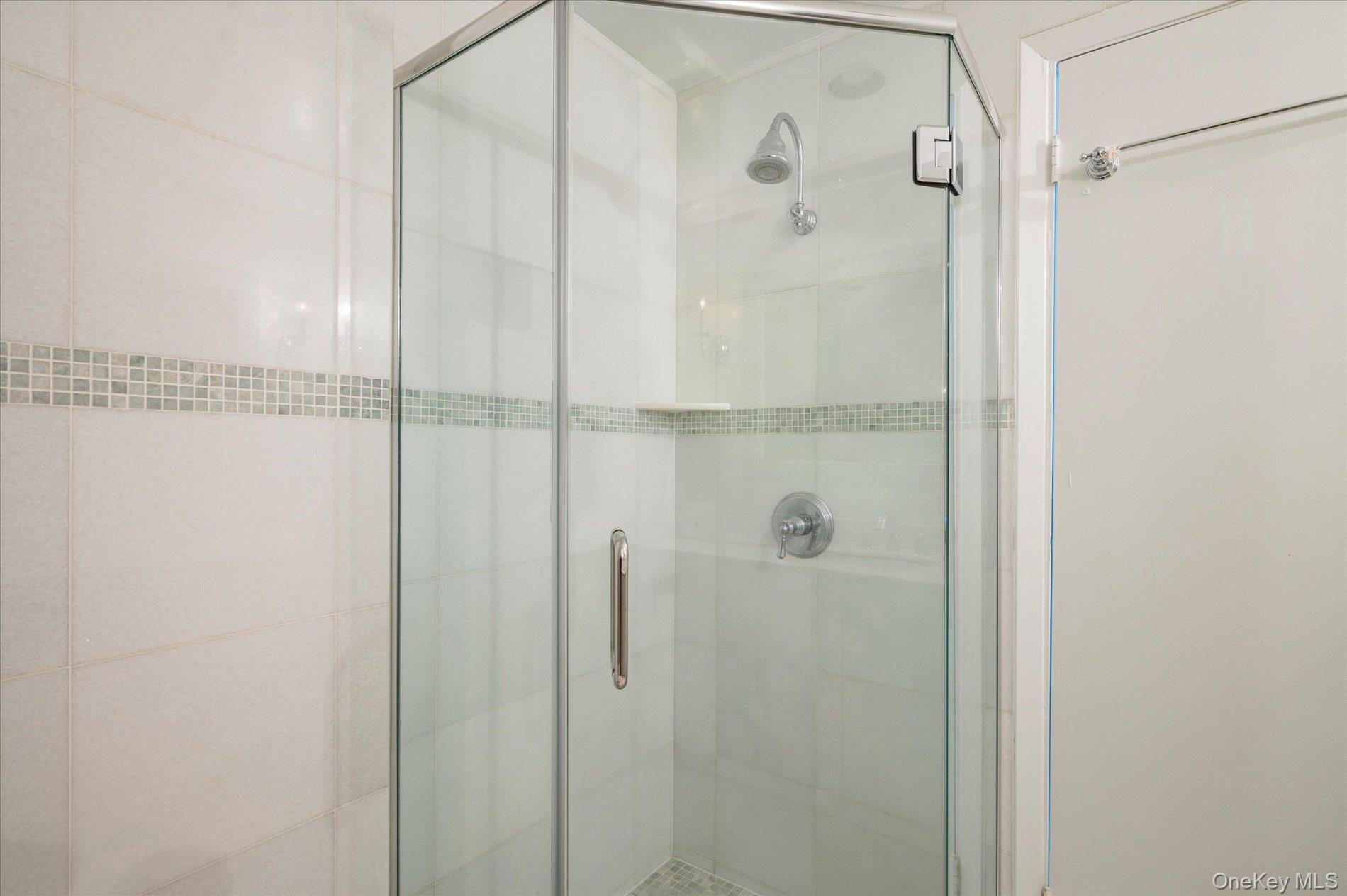 20 Gilchrest Road, Unit 3D Great Neck, NY 11021 - Photo 10 of 13