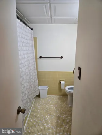 a bathroom with a toilet