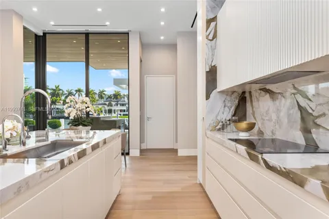 $29,995,000 | 2560 Del Lago Drive, Fort Lauderdale, FL 33316