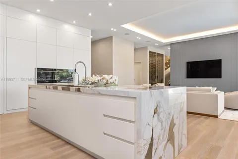 $29,995,000 | 2560 Del Lago Drive, Fort Lauderdale, FL 33316