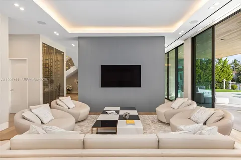 $29,995,000 | 2560 Del Lago Drive, Fort Lauderdale, FL 33316