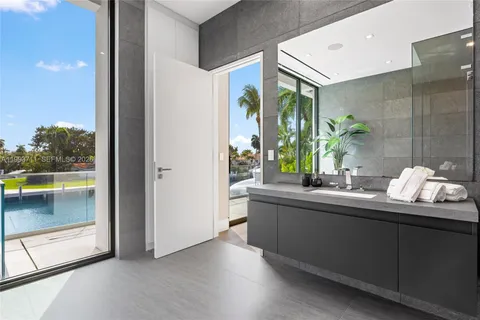 $29,995,000 | 2560 Del Lago Drive, Fort Lauderdale, FL 33316