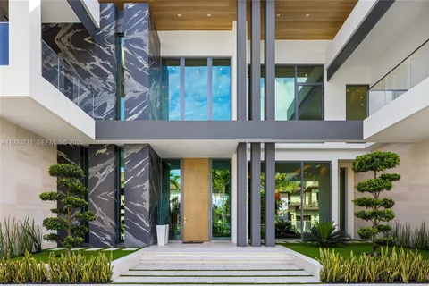 $29,995,000 | 2560 Del Lago Drive, Fort Lauderdale, FL 33316