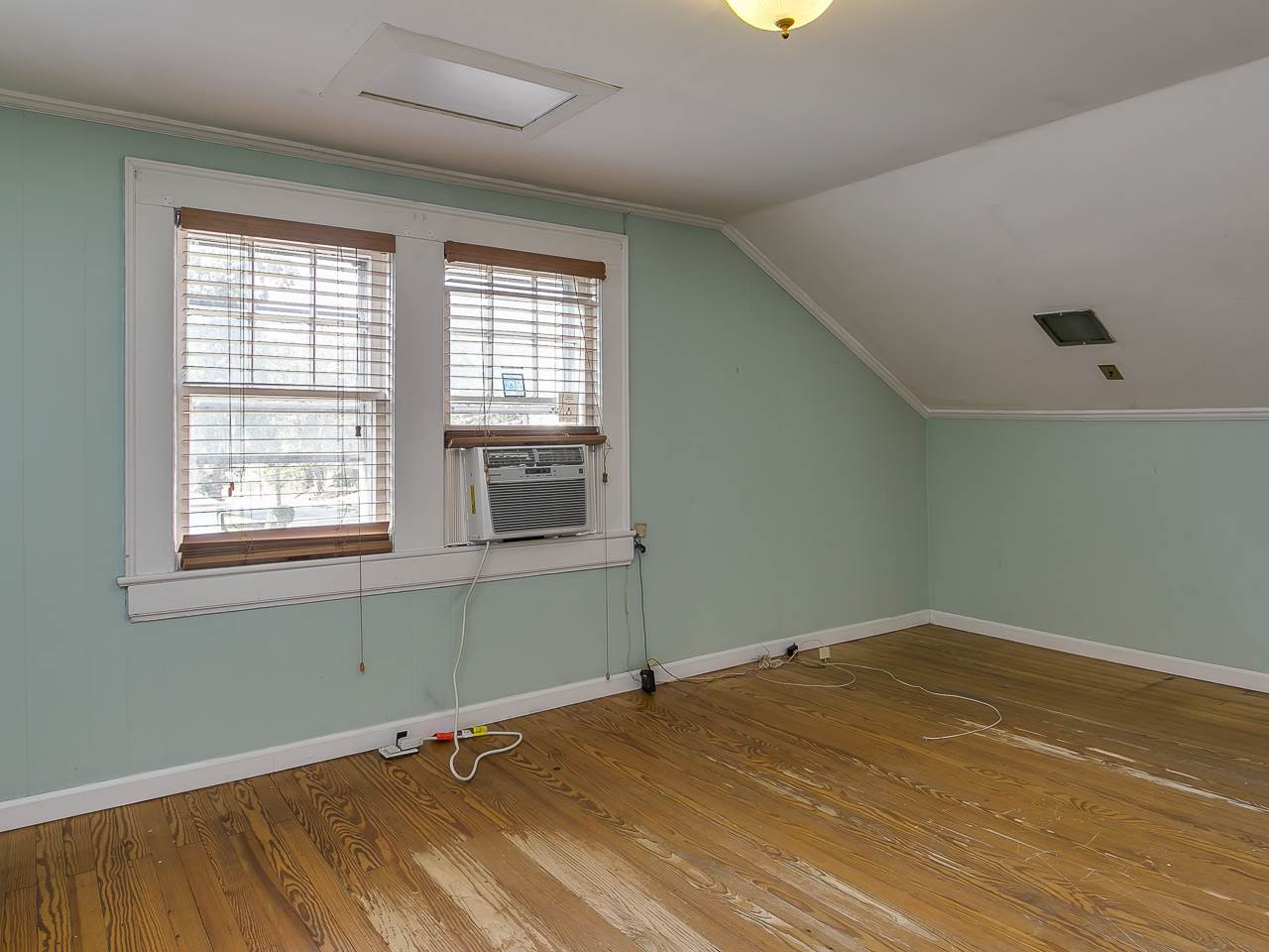 1216 North Roxboro Street Durham, NC 27701 - Photo 16 of 25 Larger second floor bedroom
