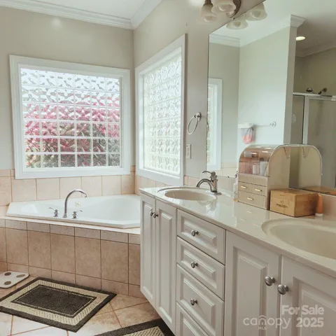 $729,900 | 1081 Horse Rock Road, Hickory, NC 28602