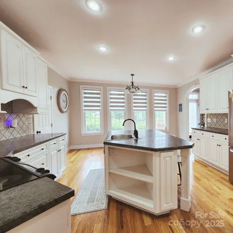 $729,900 | 1081 Horse Rock Road, Hickory, NC 28602