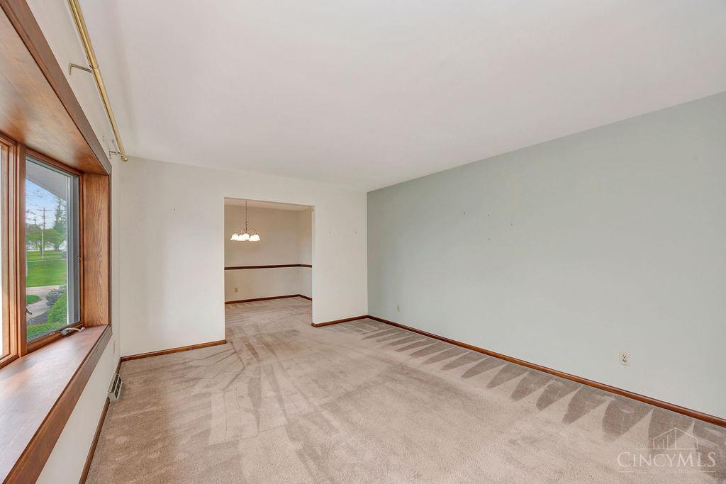 712 West Taylor School Road Hamilton, OH 45013 - Photo 5 of 47