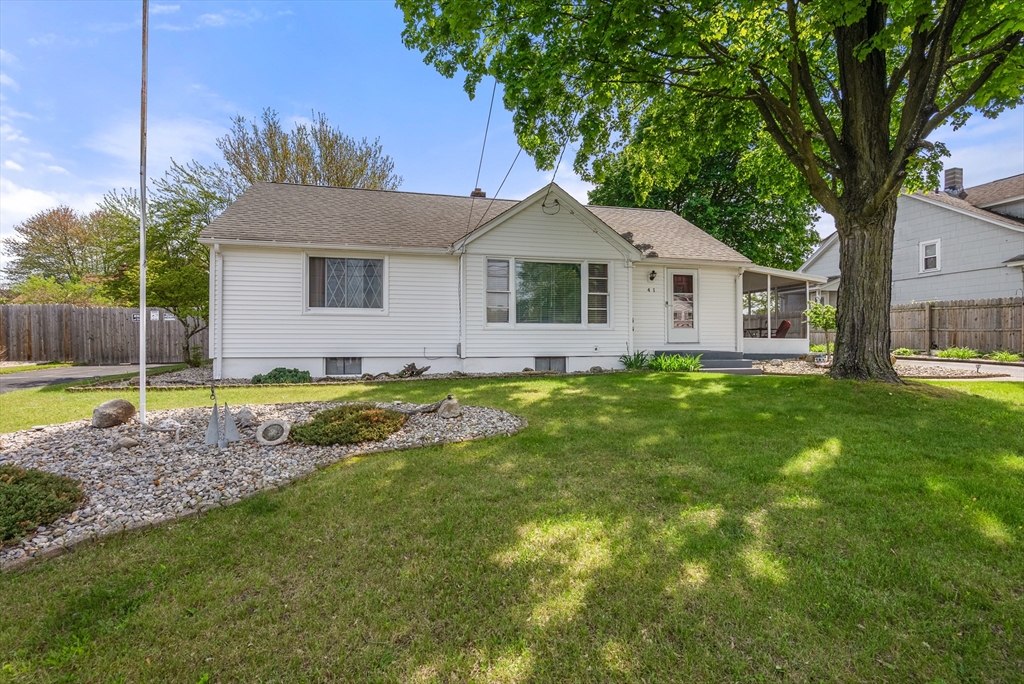 41 Pine Grove Street Springfield, MA 01119 - Photo 1 of 30 Gallery Image 1