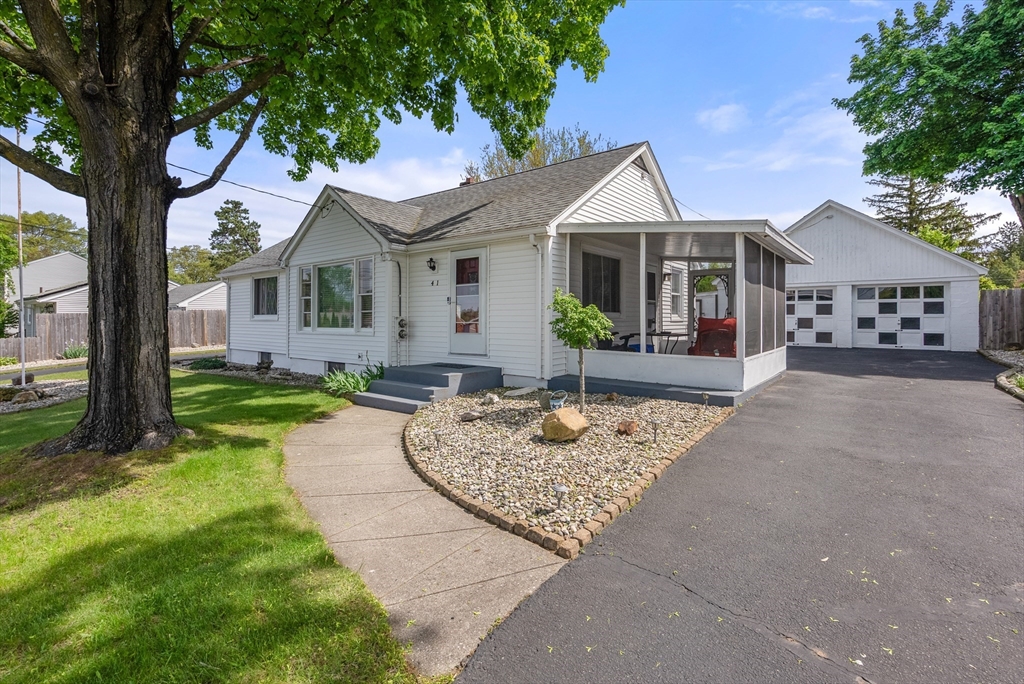 41 Pine Grove Street Springfield, MA 01119 - Photo 26 of 30 Gallery Image 26