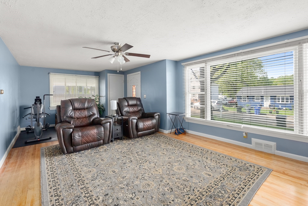 41 Pine Grove Street Springfield, MA 01119 - Photo 3 of 30 Gallery Image 3