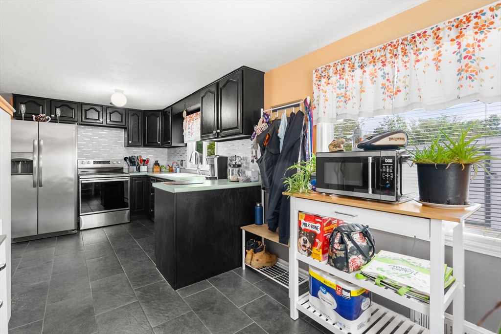 41 Pine Grove Street Springfield, MA 01119 - Photo 7 of 30 Gallery Image 7