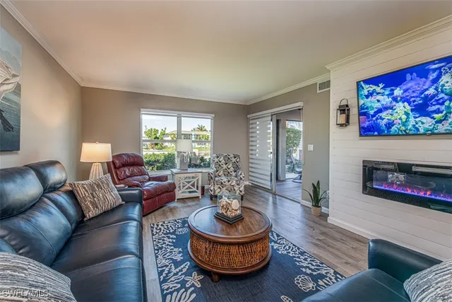 $299,990 | 843 Southeast 46th Lane, Unit 1, Cape Coral, FL 33904