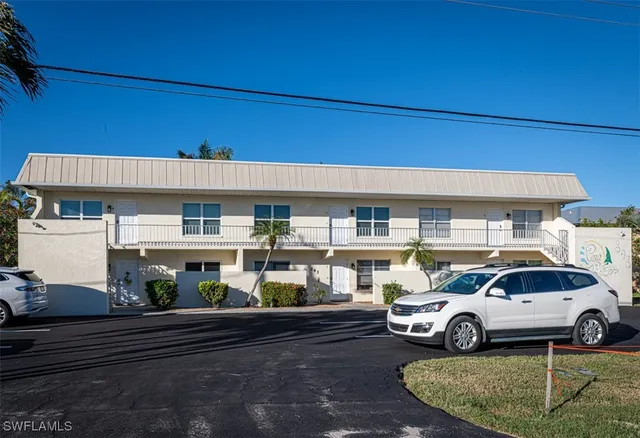 $299,990 | 843 Southeast 46th Lane, Unit 1, Cape Coral, FL 33904