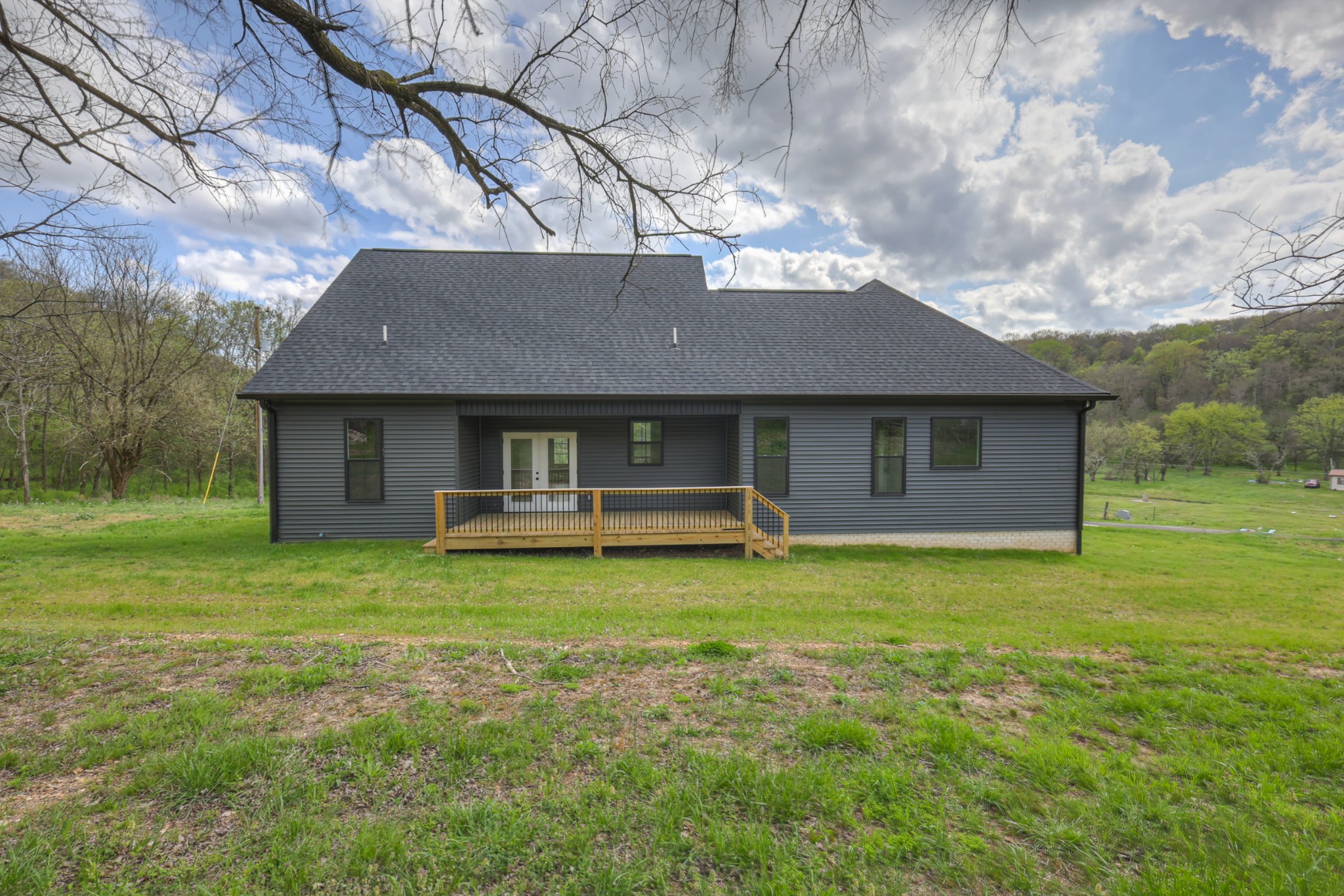 8415 West Sheepneck Road Mount Pleasant, TN 38474 - Photo 36 of 40 a backyard of a house with table and chairs