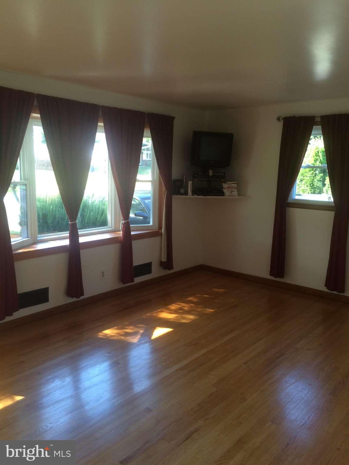 131 North Lynbrook Road Bel Air, MD 21014 - Photo 3 of 25 Living Room