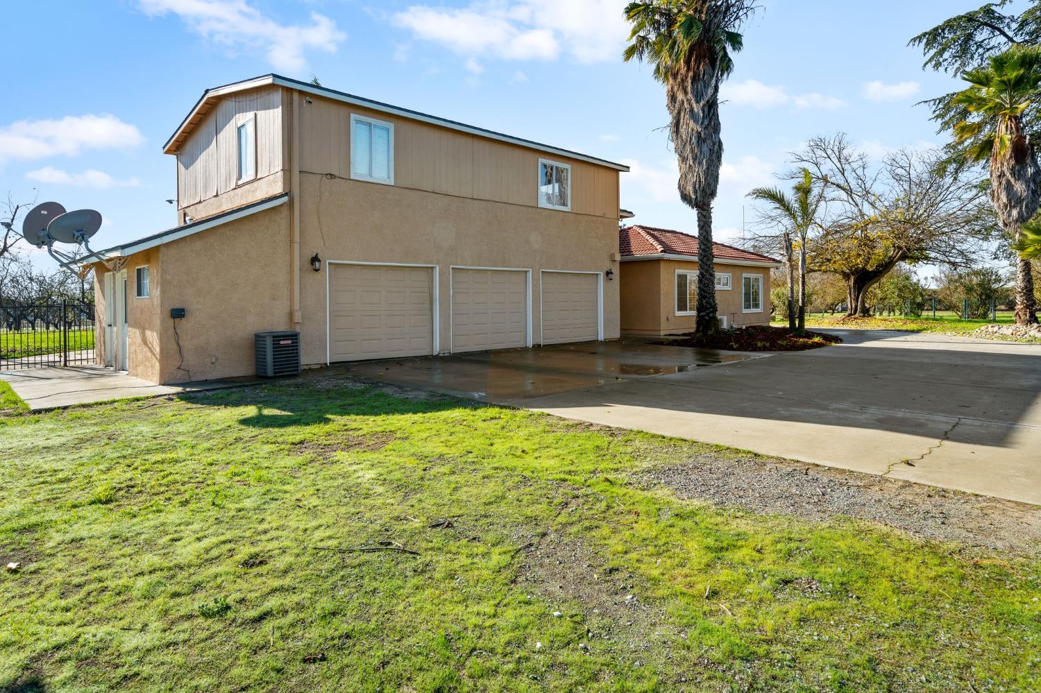 6312 Skittone Road Modesto, CA 95356 - Photo 8 of 93 a view of a back yard of the house