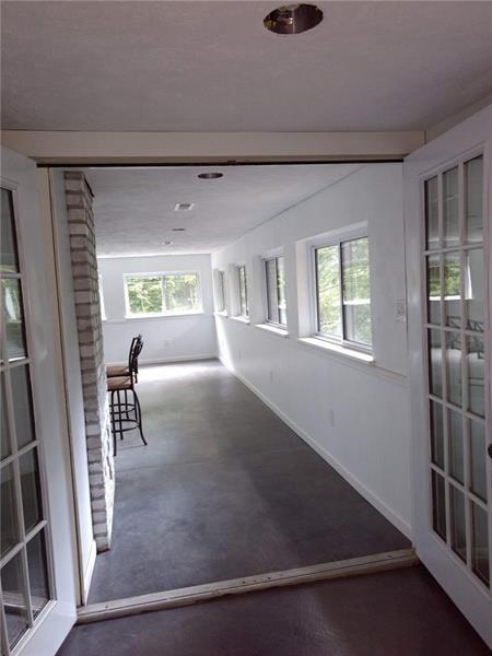 41 McMichael Road Carnegie, PA 15106 - Photo 4 of 19 Gallery Image 4