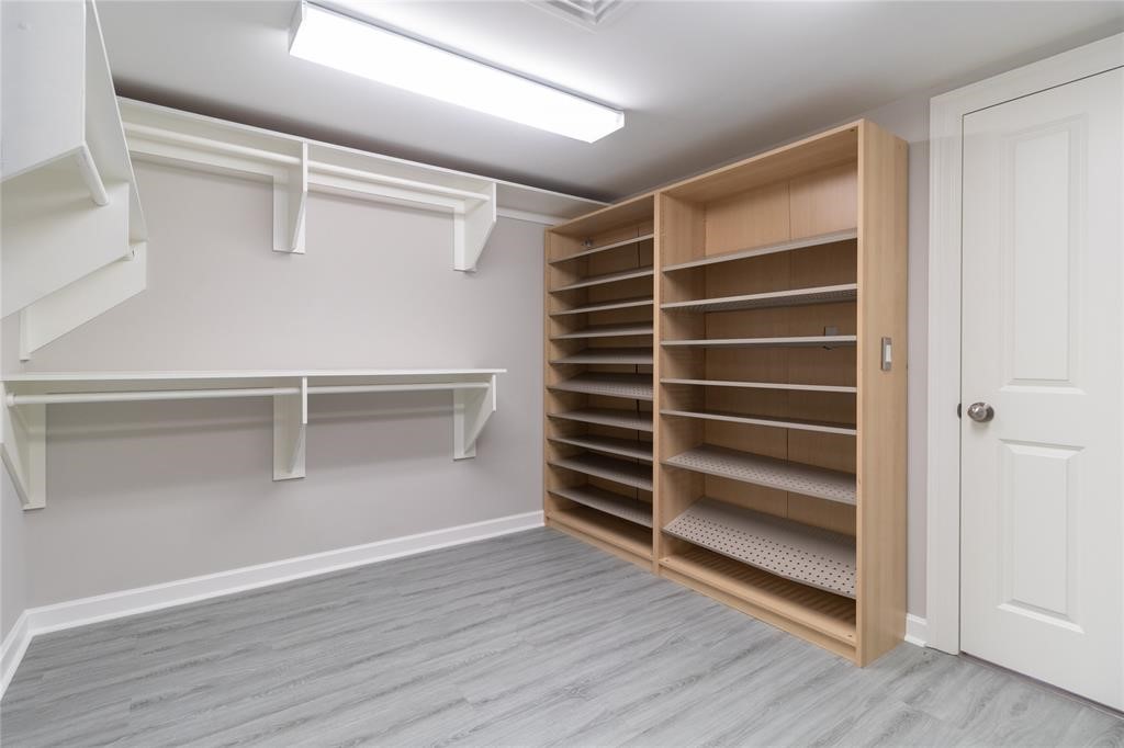 914 Main Street, Unit 1503 Houston, TX 77002 - Photo 9 of 33 a view of walk in closet with empty racks