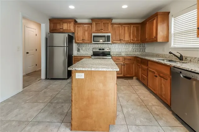 $2,275 | 421 Sunflower Drive, Raymore, MO 64083