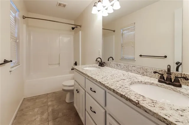 $2,275 | 421 Sunflower Drive, Raymore, MO 64083