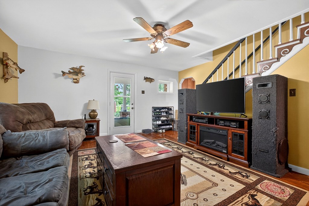 747 Hunting Creek Road Whitleyville, TN 38588 - Photo 13 of 33