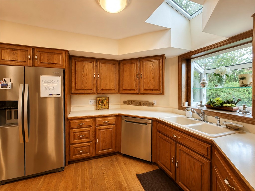 76 Bromley Road Pittsford, NY 14534 - Photo 10 of 50